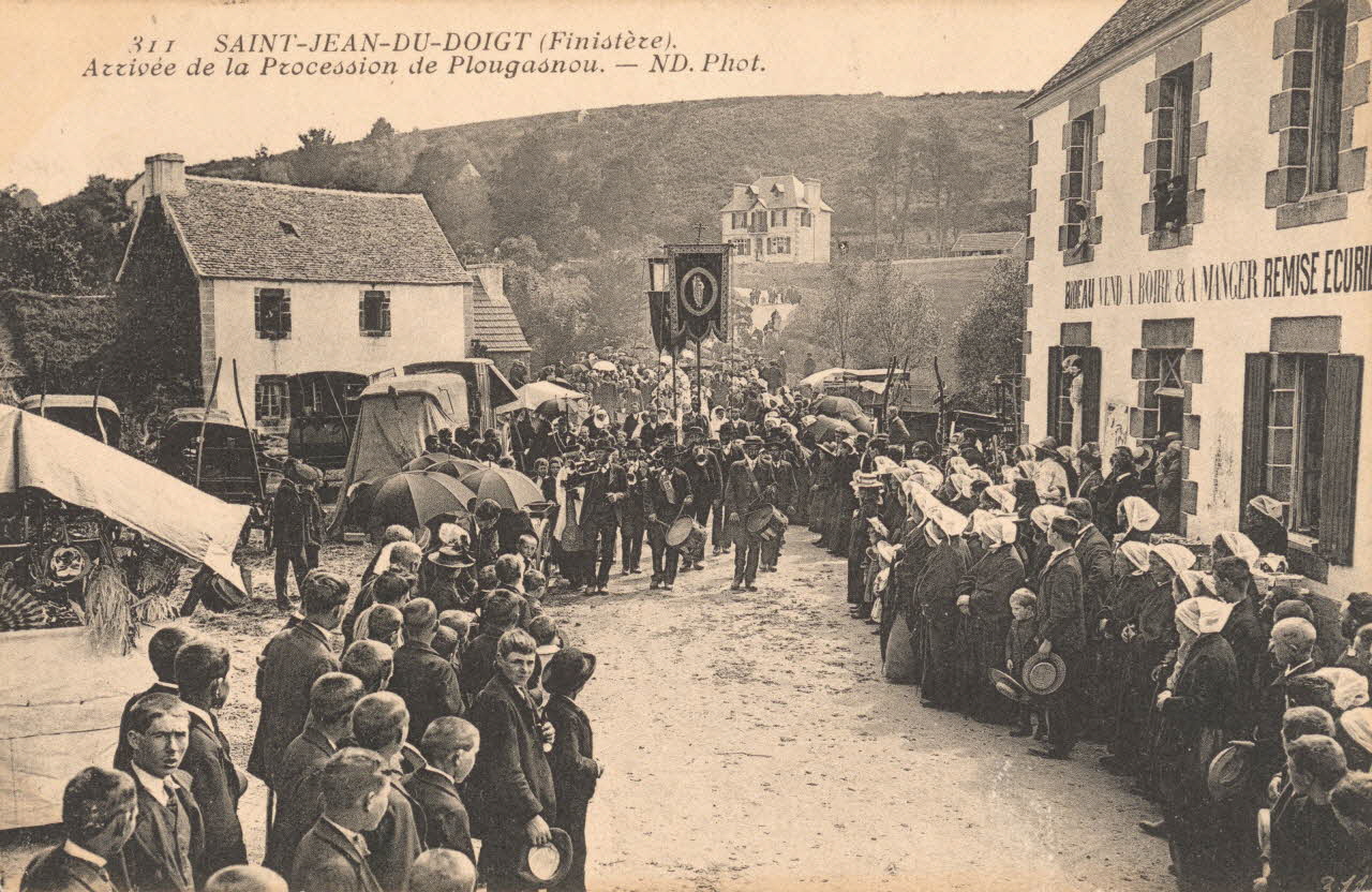carte postale ARRIVEE DE LA PROCESSION Finistère 1903-1920 020335 Photo