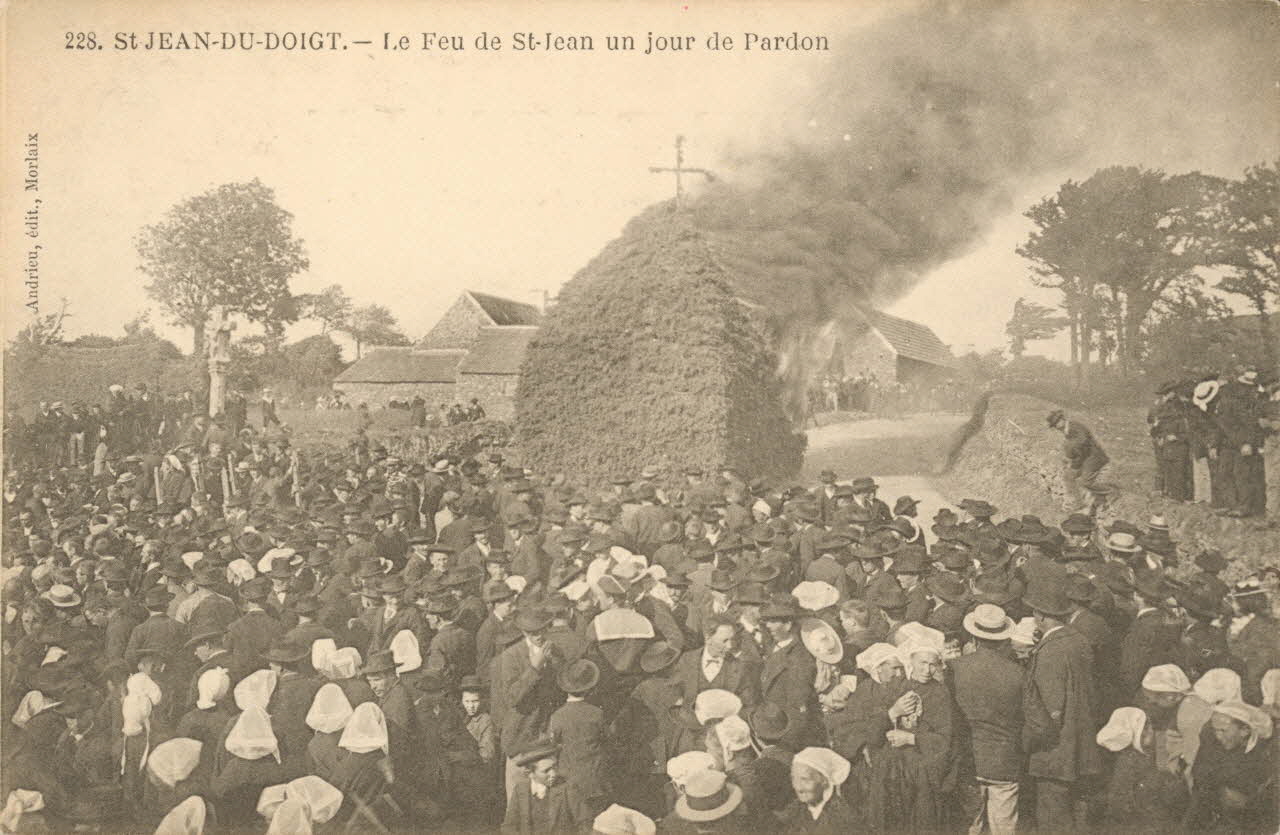 carte postale LE FEU DE LA SAINT JEAN Finistère 1903 020339 Photo