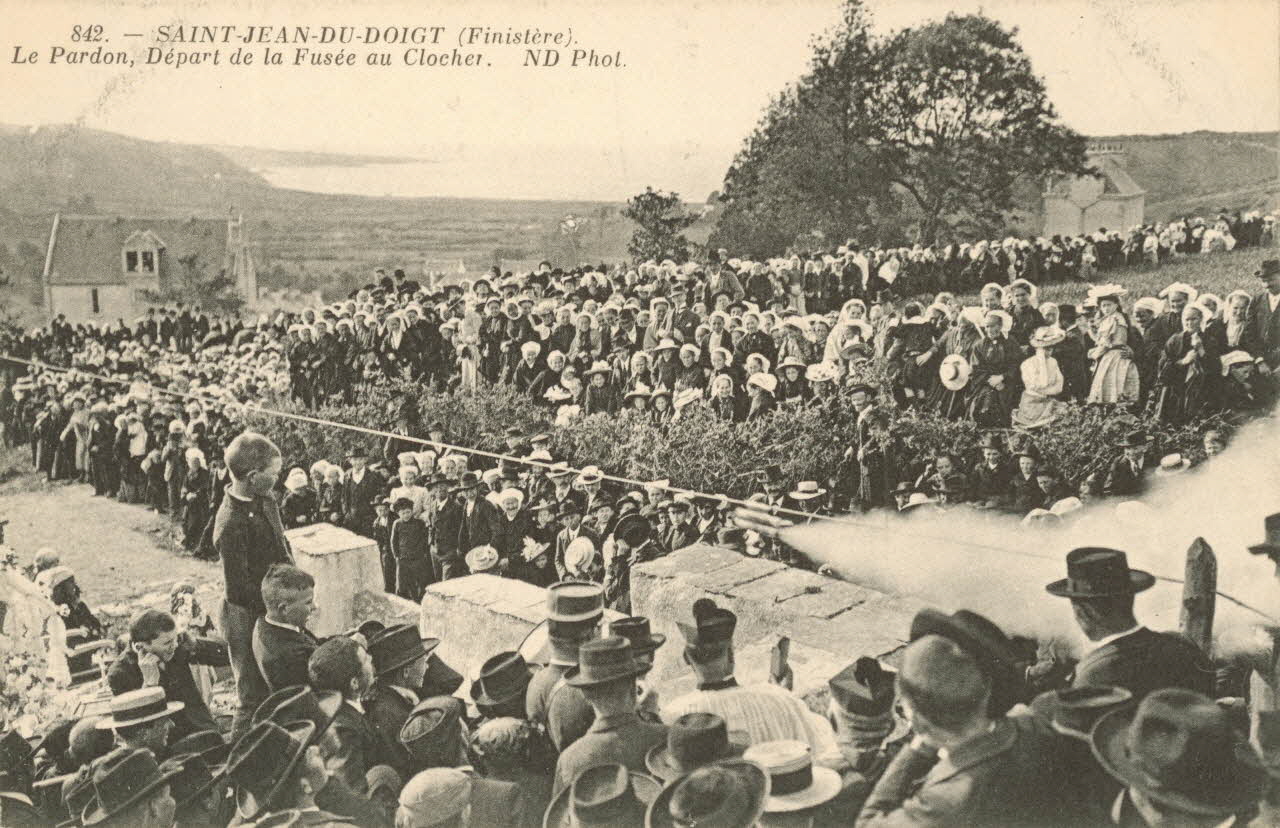 carte postale DEPART DE LA FUSEE AU CLOCHER Finistère 1903-1920 020343 Photo