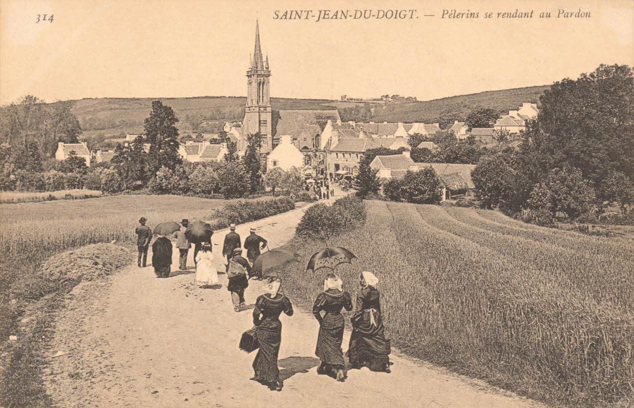 carte postale PELERINS SE RENDANT AU PARDON Finistère 1903-1920 020346 Photo