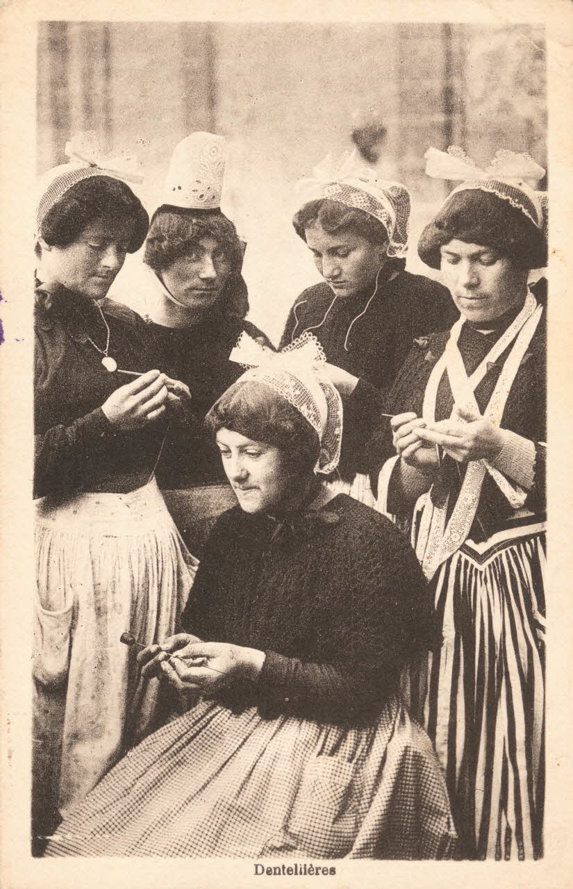 carte postale DENTELLIERES 1903-1950 020361 Photo