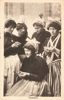 carte postale DENTELLIERES 1903-1950 020361 Photo
