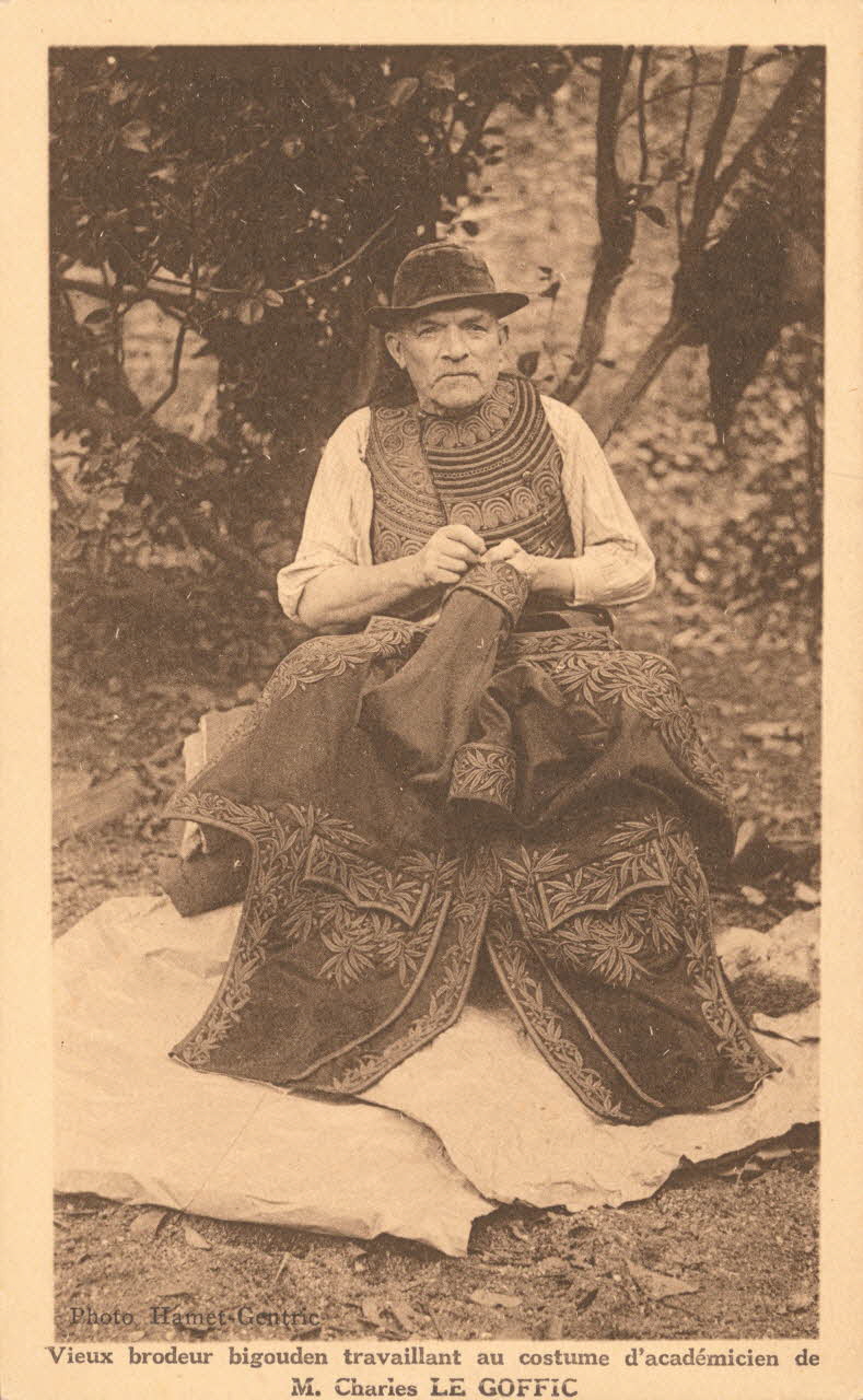 carte postale BRODEUR COSTUME ACADEMICIEN Finistère 1903-1950 020418 Photo
