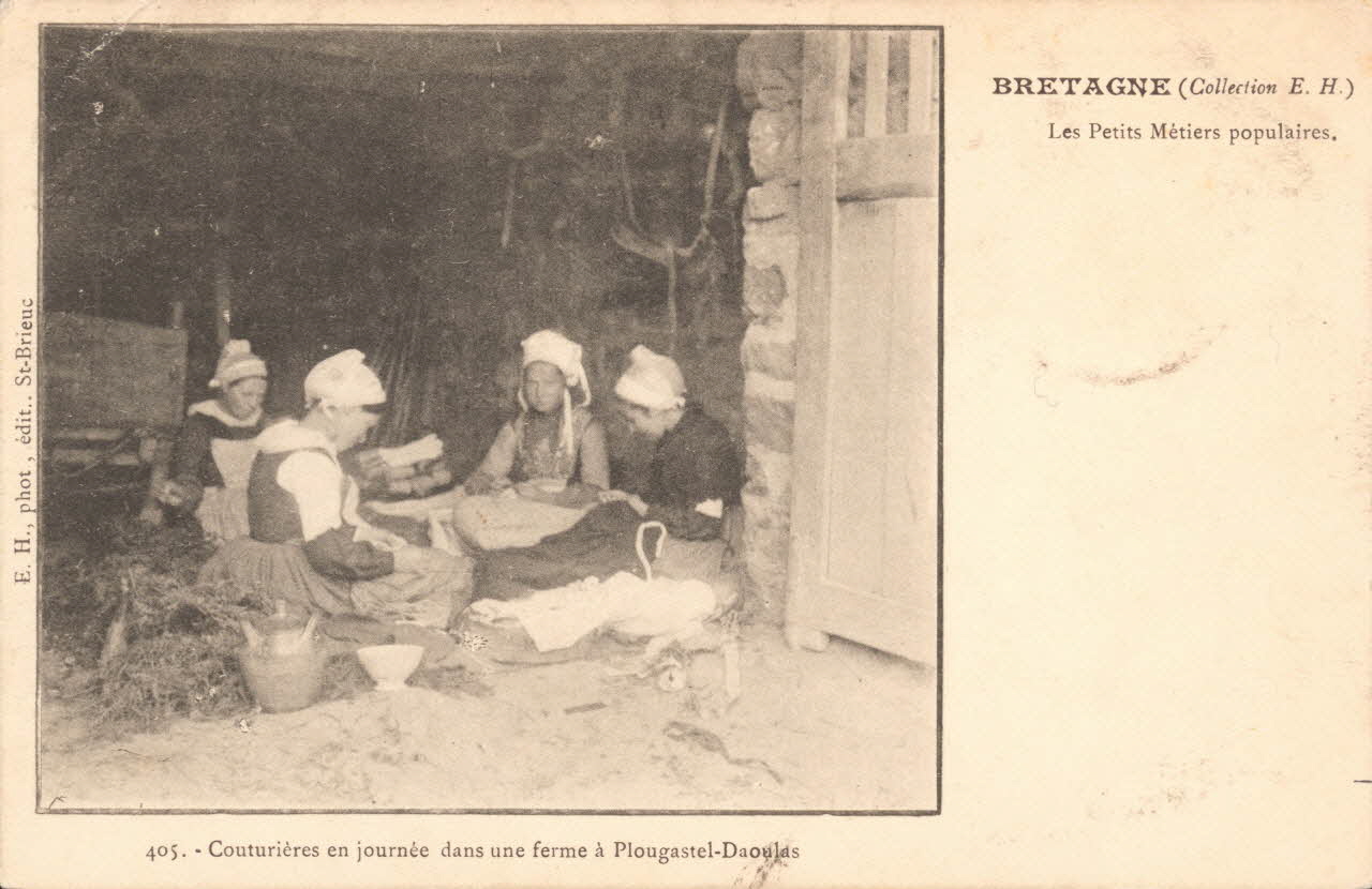 carte postale COUTURIERES EN JOURNEE DANS FERME Finistère 1901 020435 Photo