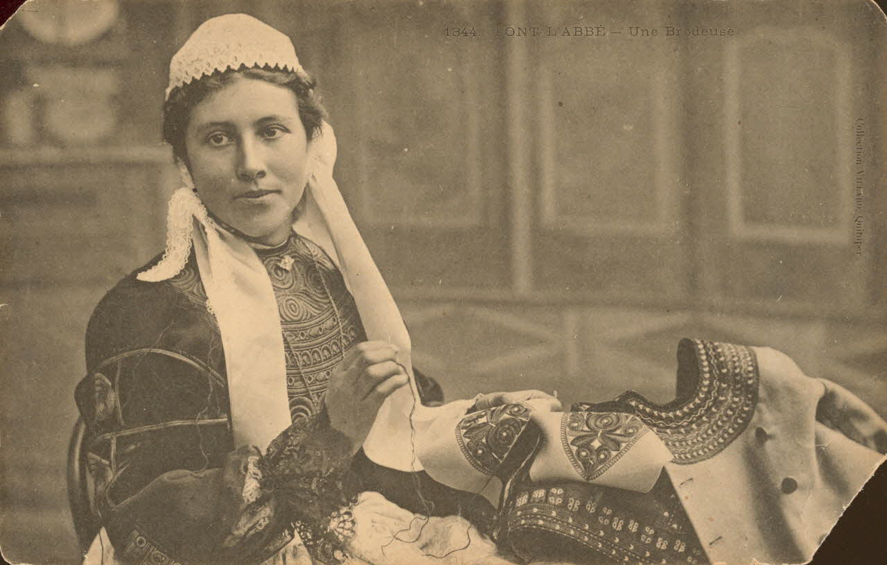 carte postale UNE BRODEUSE Finistère 1903-1950 020441 Photo