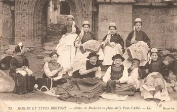 carte postale ATELIER DE BRODERIES EN PLEIN AIR Finistère 1914 020451 Photo