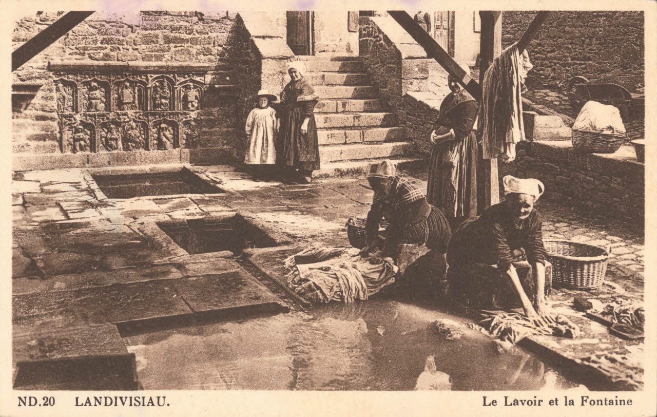 carte postale LE LAVOIR ET LA FONTAINE Finistère 1938 020485 Photo