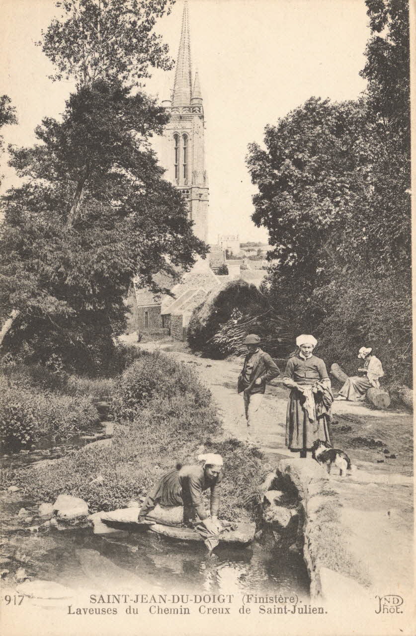 carte postale LAVEUSES DU CHEMIN DE SAINT JULIEN Finistère 1903-1920 020505 Photo