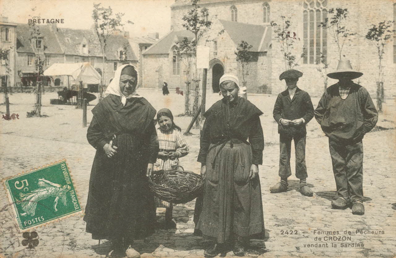 carte postale FEMMES VENDANT LA SARDINE Finistère 1909 020588 Photo