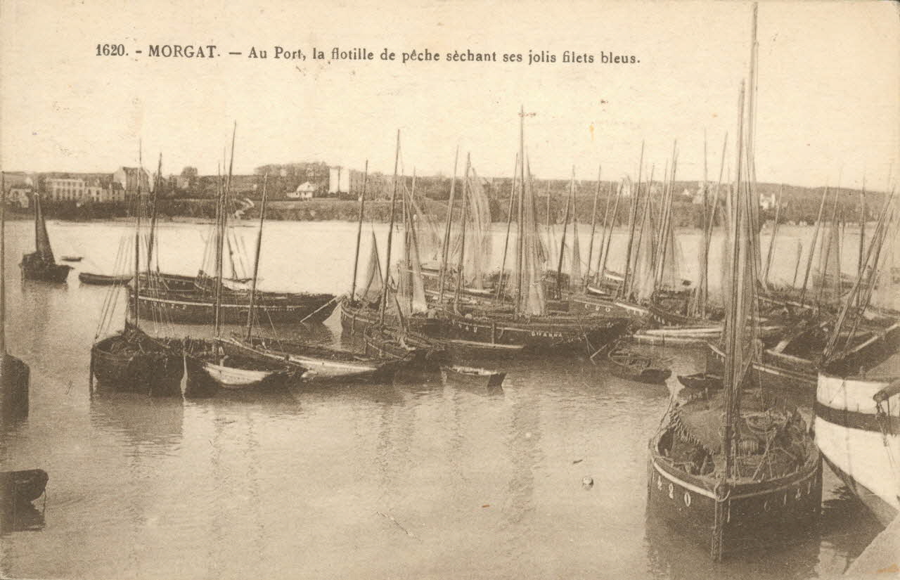 carte postale LA FLOTILLE SECHANT SES FILETS Finistère 1925 020590 Photo