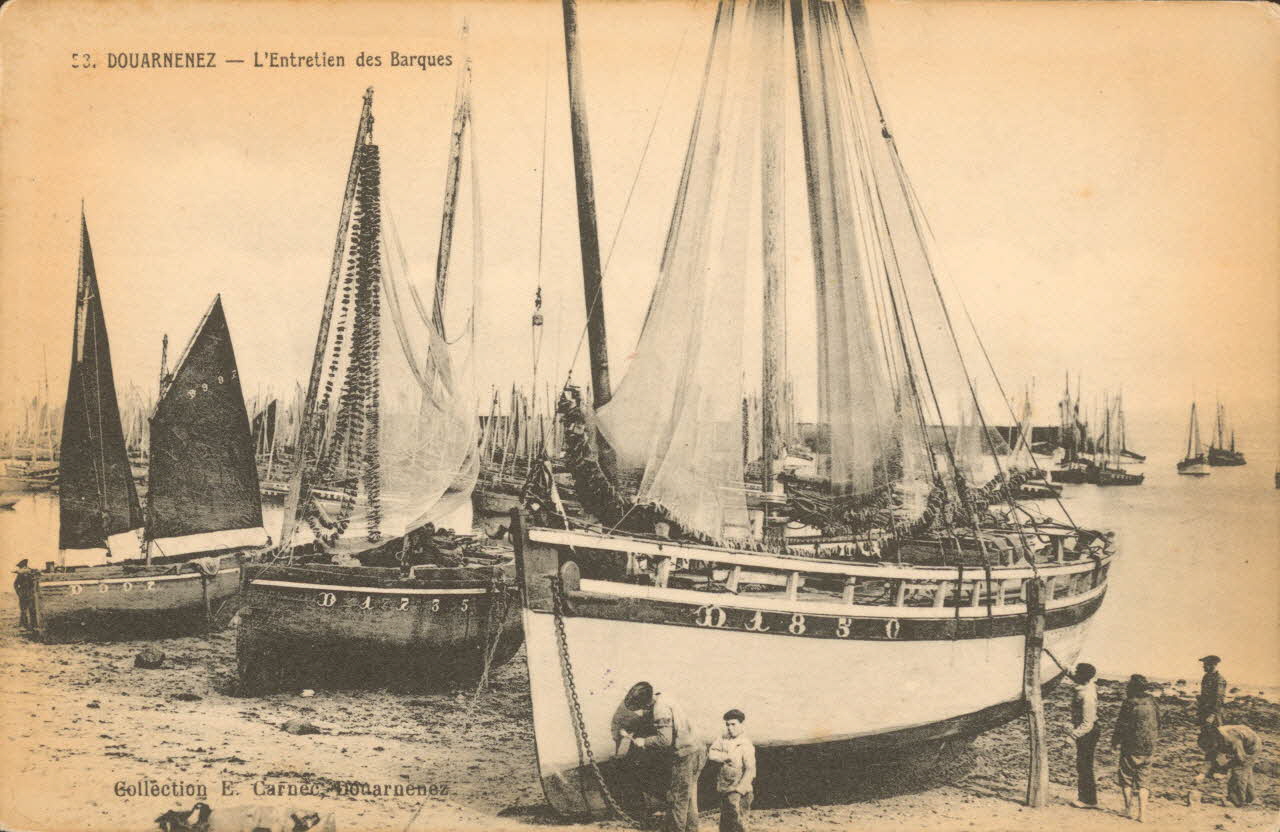 carte postale L'ENTRETIEN DES BARQUES Finistère 1903-1920 020606 Photo