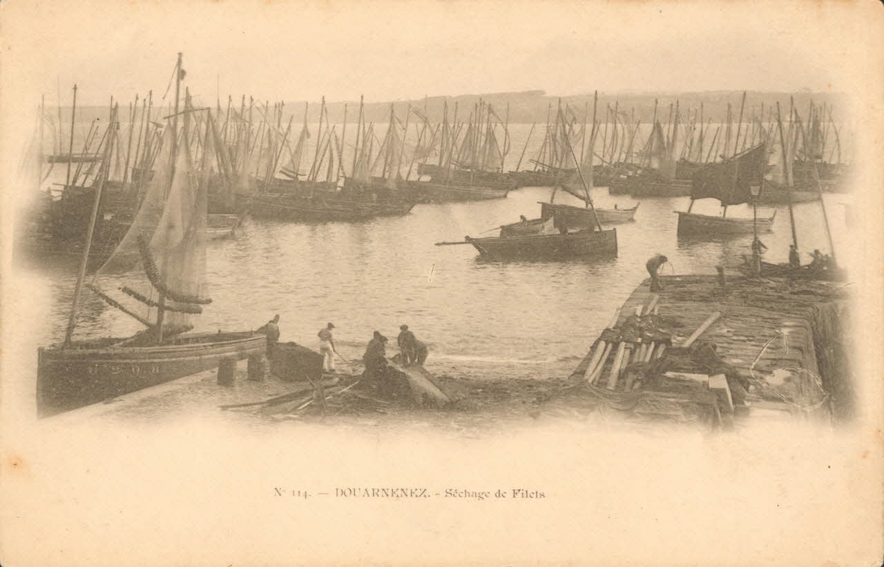 carte postale DOUARNENEZ. SECHAGE DE FILETS Finistère 1903 020607 Photo
