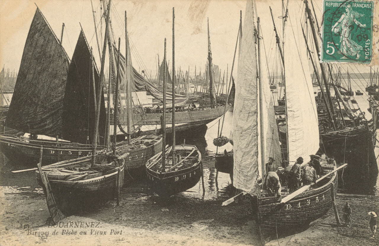 carte postale BARQUES DE PECHE AU VIEUX PORT Finistère 1909 020608 Photo