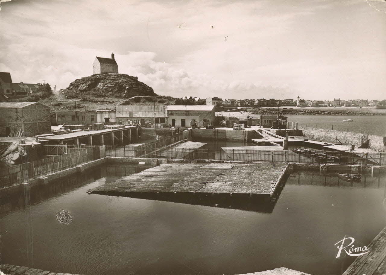 carte postale LES VIVIERS, LA CHAPELLE STE-BARBE Finistère 1952 020635 Photo