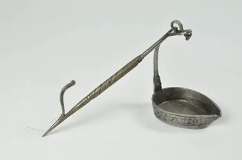 lampe à un godet ouvert Auvergne, France 1936 1936.2290 Photo Mucem