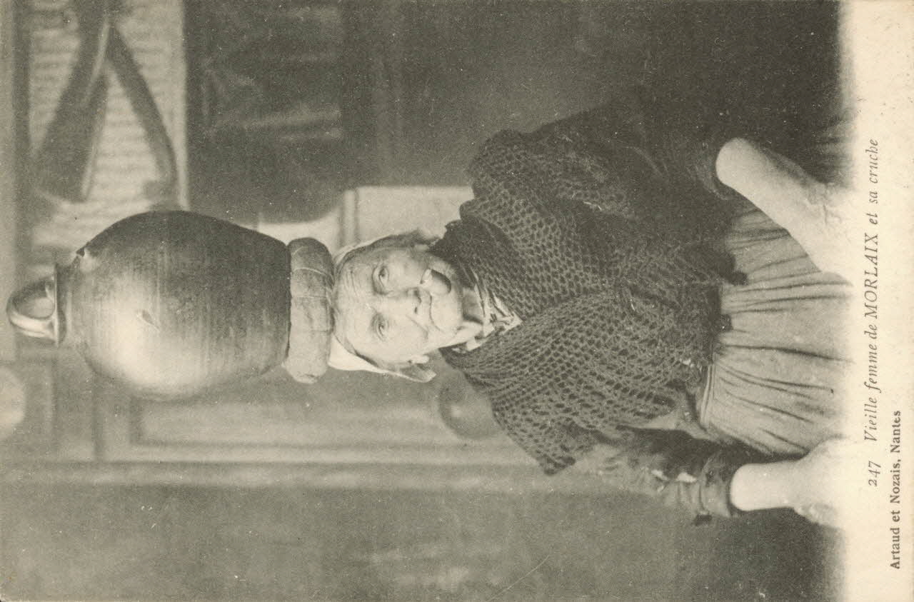 carte postale VIELLE FEMME Finistère 1903-1920 021486 Photo