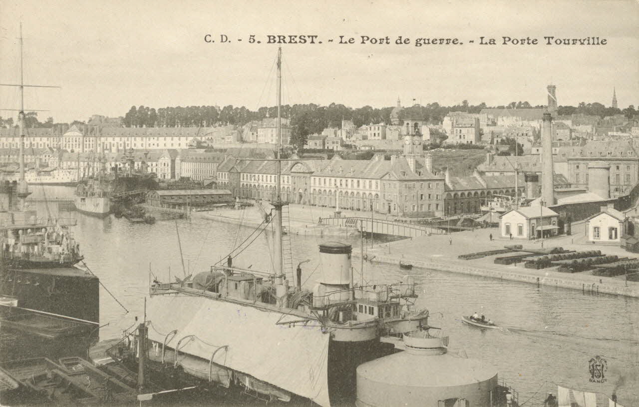 carte postale LE PORT DE GUERRE, PORTE TOURVILLE Finistère 1903-1920 021519 Photo