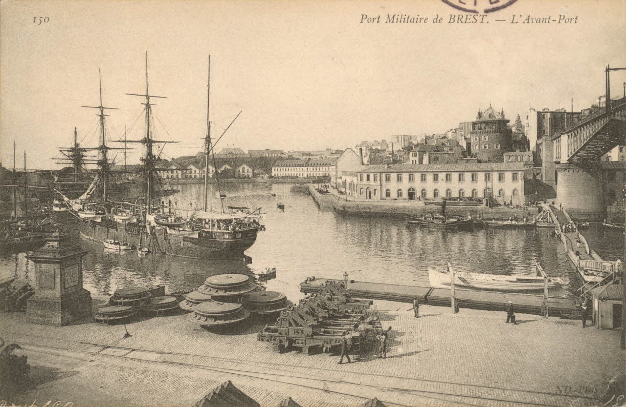 carte postale PORT MILITAIRE, L'AVANT PORT Finistère 1906 021522 Photo