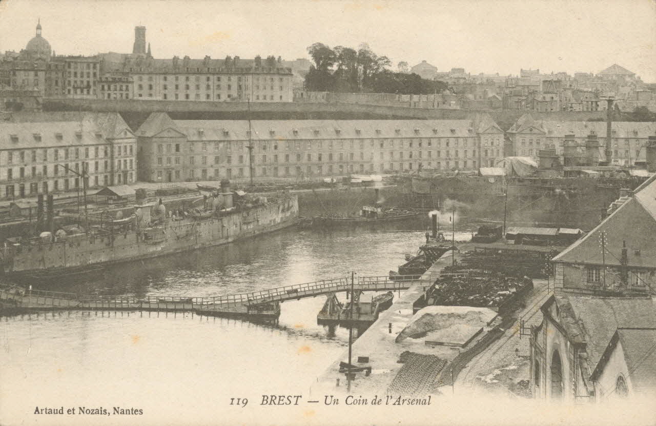 carte postale UN COIN DE L'ARSENAL Finistère 1920 021524 Photo