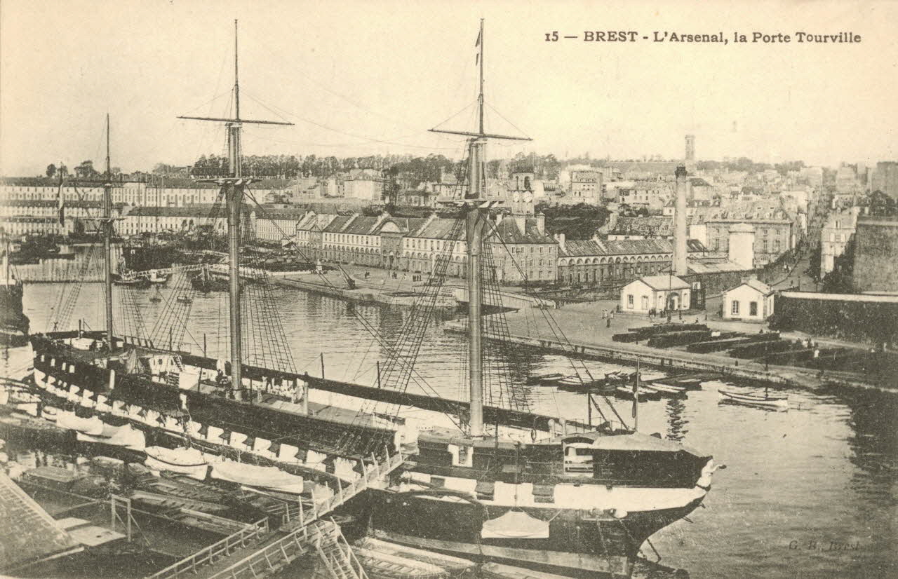 carte postale L'ARSENAL, LA PORTE TOURVILLE Finistère 1903-1920 021540 Photo