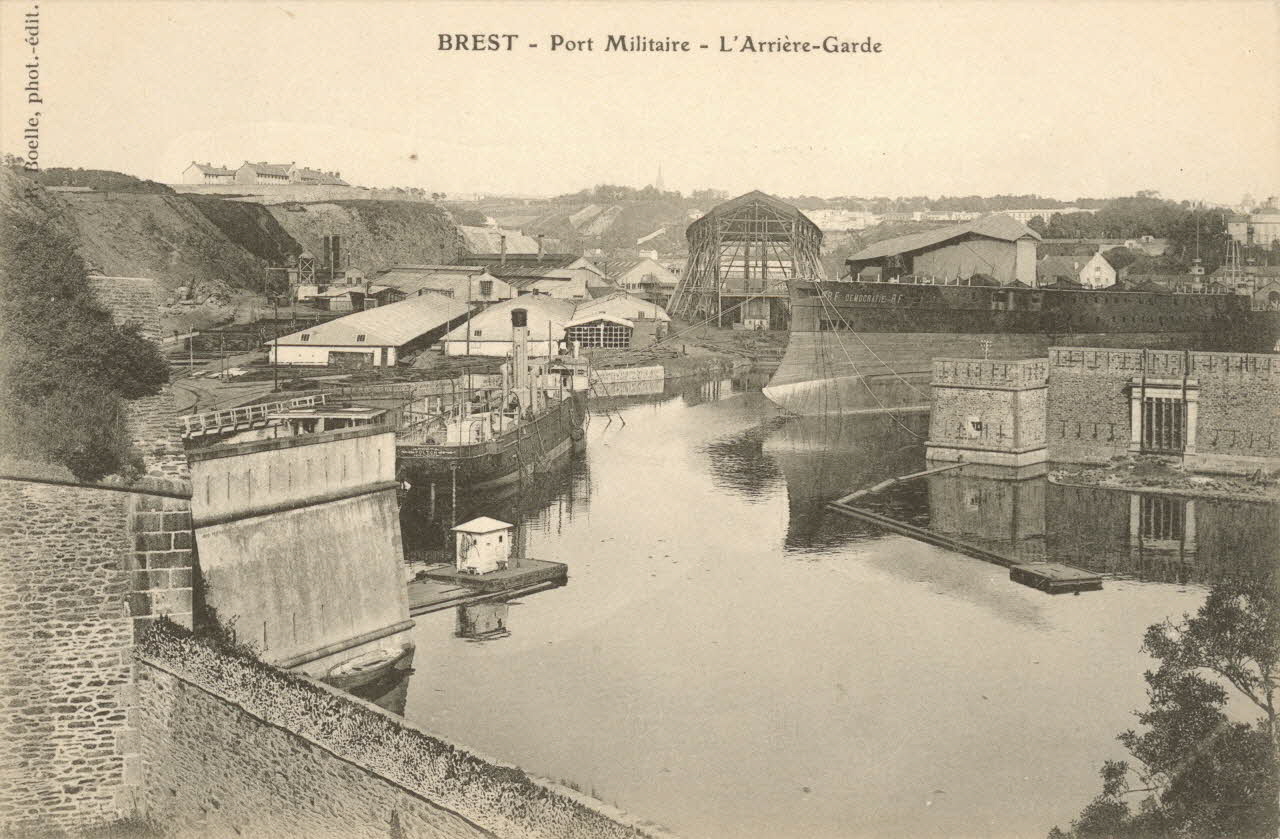 carte postale PORT MILITAIRE, ARRIERE-GARDE Finistère 1903-1920 021544 Photo