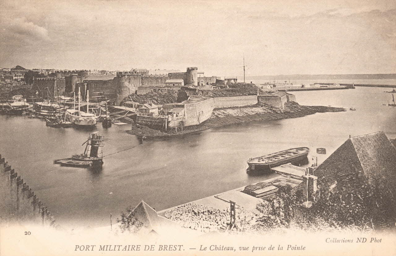 carte postale LE CHATEAU, VU DE LA POINTE Finistère 1903-1920 021548 Photo