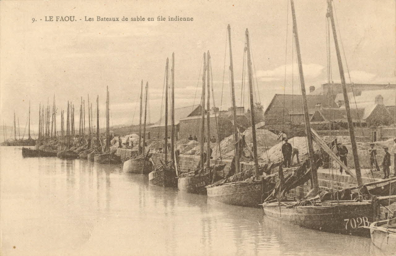 carte postale BATEAUX DE SABLE EN FILE INDIENNE Finistère 1903-1920 021604 Photo