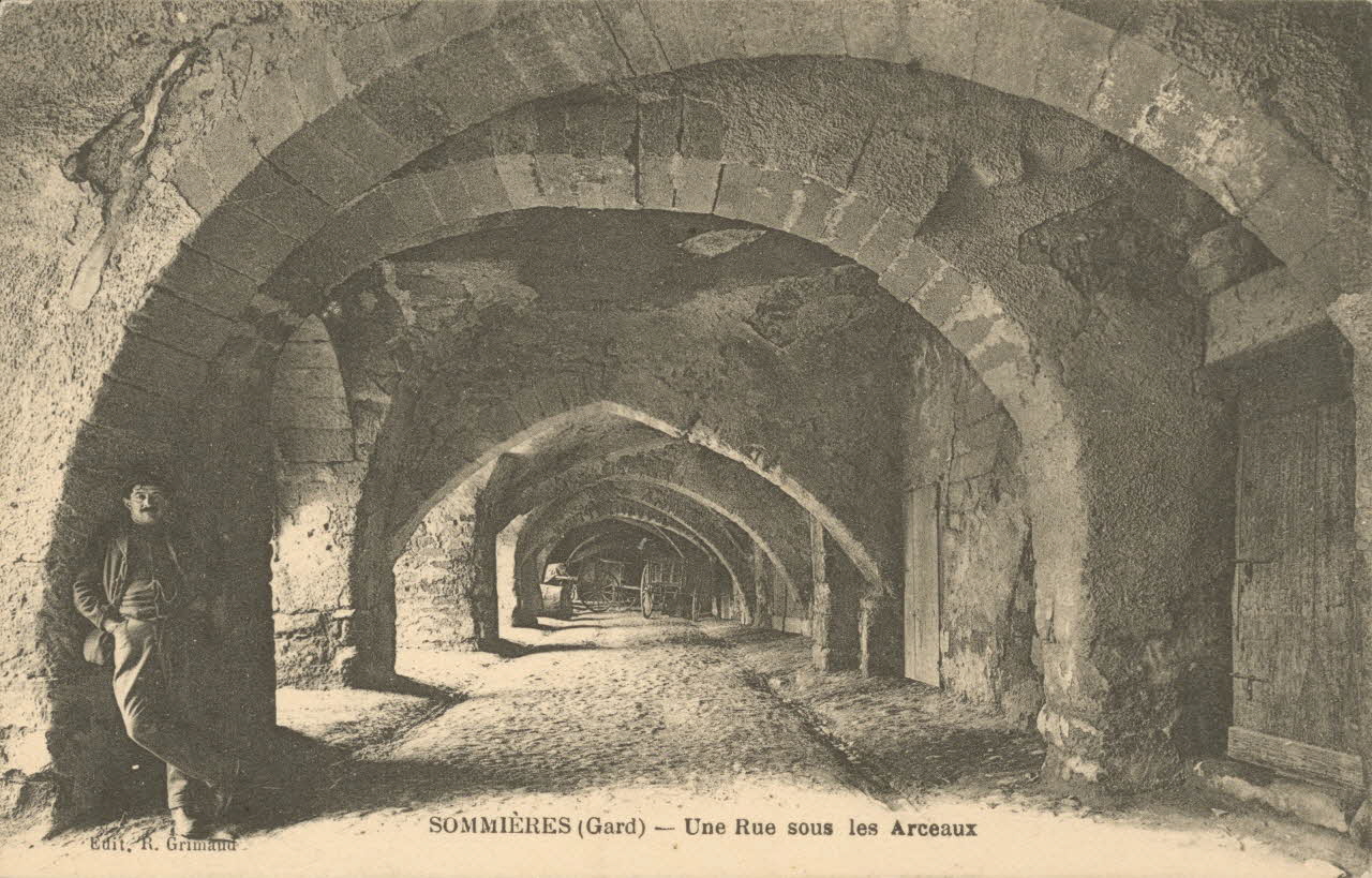 carte postale UNE RUE SOUS LES ARCEAUX Gard 1903-1920 021885  Photo