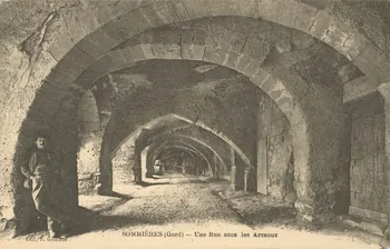 carte postale UNE RUE SOUS LES ARCEAUX Gard 1903-1920 021885  Photo
