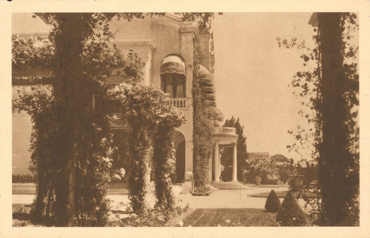 carte postale SOURCE PERRIER, ADMINISTRATION Gard 1921-1950 021917 Photo