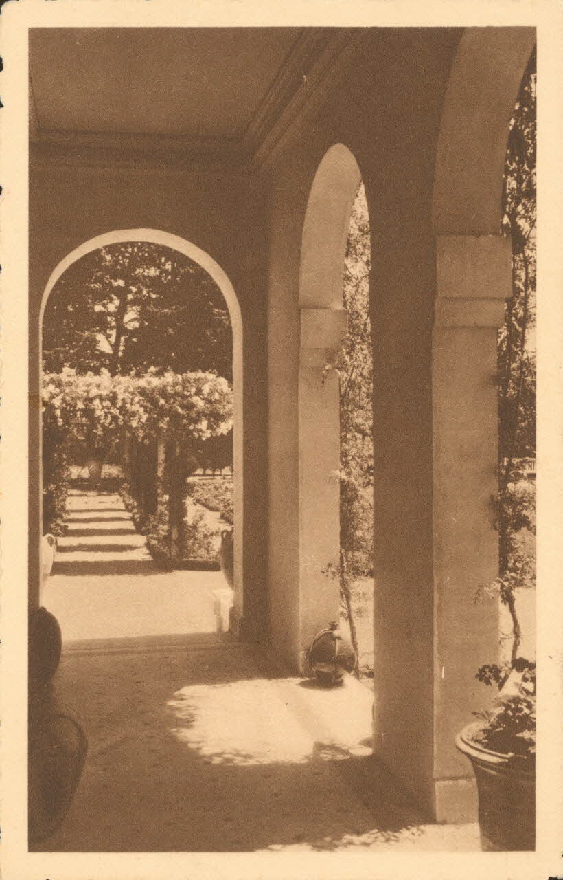 carte postale GALERIE PROVENCALE, SOURCE PERRIER Gard 1921-1950 021918 Photo