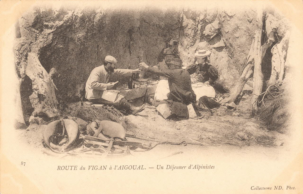 carte postale UN DEJEUNER D'ALPINISTES Gard 1903 021926 Photo