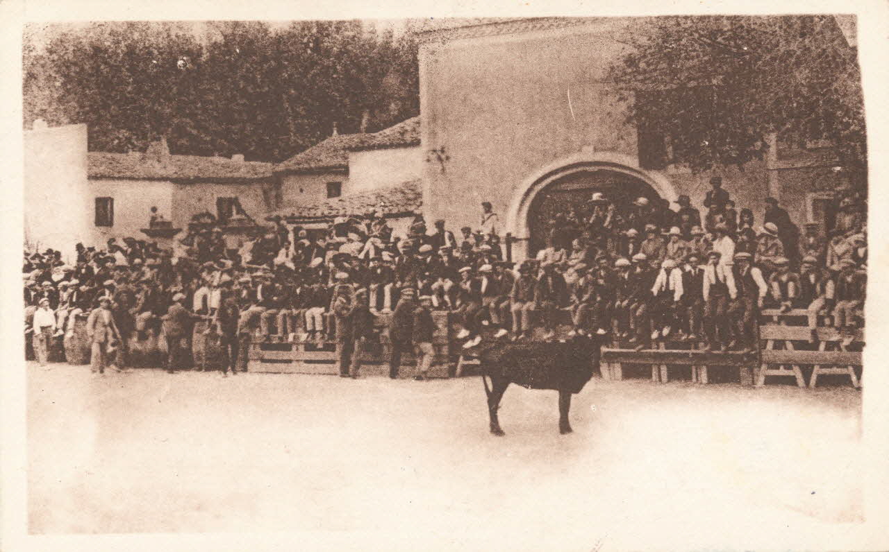 carte postale LA COURSE Gard 1947 021939 Photo