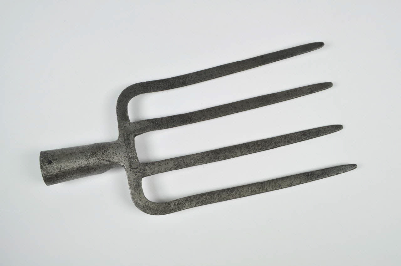 FOURCHE-BECHE 1970.60.26 Photo Mucem