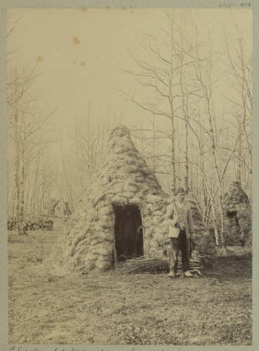 Douchement ; Louis-Frédéric Mahot De La Querantonnais photographie Album n°4 du Musée d'ethnographie du Trocadéro ; Métier : charbonnier Centre, France 1875-1899 Ph.1944.41.410 Photo