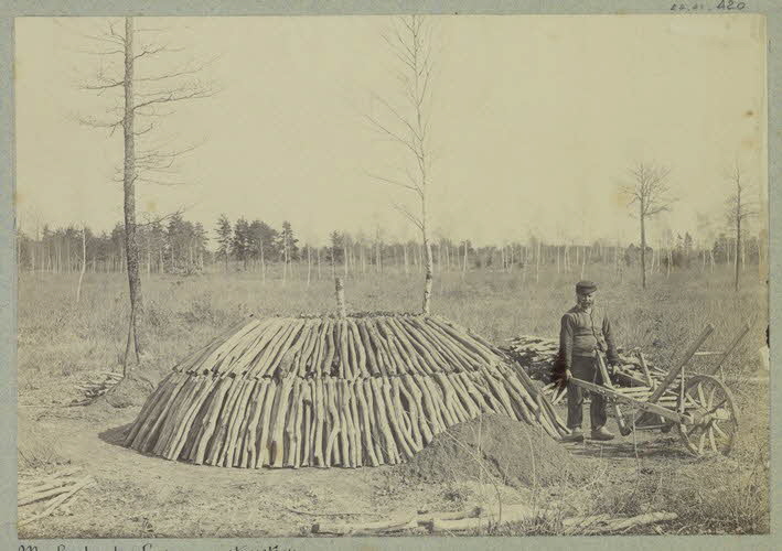Douchement ; Louis-Frédéric Mahot De La Querantonnais photographie Album n°4 du Musée d'ethnographie du Trocadéro ; Métier : charbonnier Centre, France 1875-1899 Ph.1944.41.420 Photo