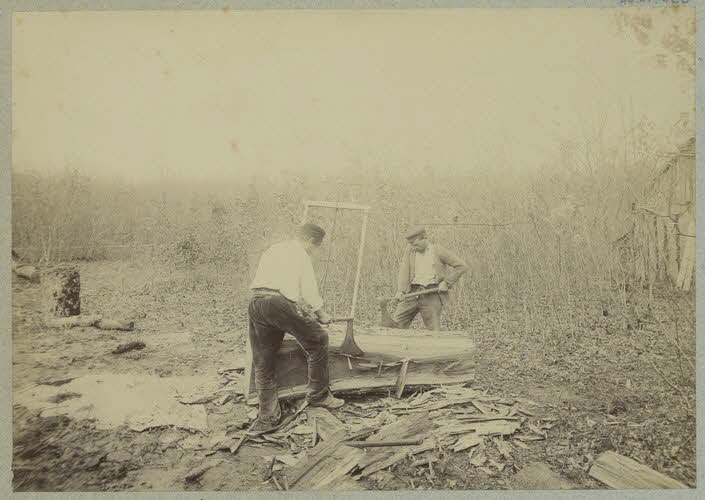 Douchement ; Louis-Frédéric Mahot De La Querantonnais photographie Album n°4 du Musée d'ethnographie du Trocadéro Centre, France 1875-1899 Ph.1944.41.423 Photo