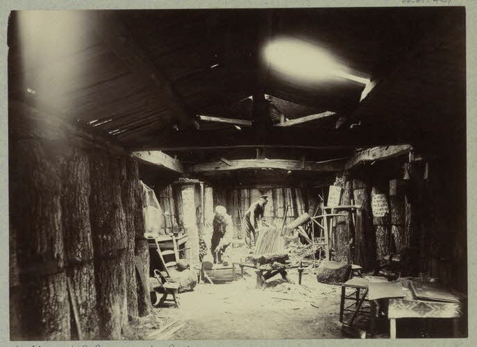 Douchement ; Louis-Frédéric Mahot De La Querantonnais photographie Album n°4 du Musée d'ethnographie du Trocadéro Centre, France 1875-1899 Ph.1944.41.427 Photo