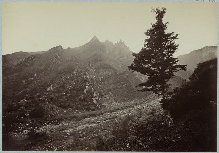 Louis Alphonse Davanne photographie Album n°4 du Musée d'ethnographie du Trocadéro Auvergne, France 1875-1899 Ph.1944.41.468 Photo