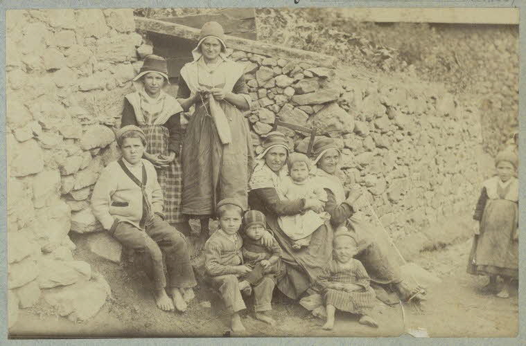 Anonyme photographie Album n°5 du Musée d'ethnographie du Trocadéro Midi-Pyrénées, France 1875-1899 Ph.1944.41.557 Photo