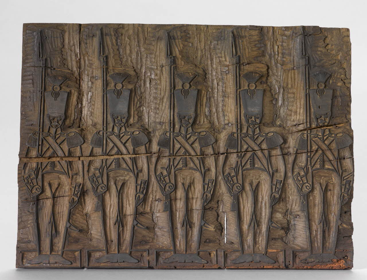 bois d'impression Planche de 5 soldats en pied présentant les armes 1985.4.55 Photo RMN-Grand Palais (Mucem)