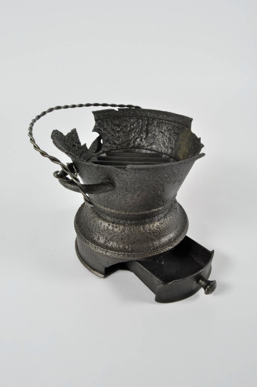 Fonderie Bollée réchaud à braises Centre, France 1971 1971.53.81.1-3 Photo Mucem