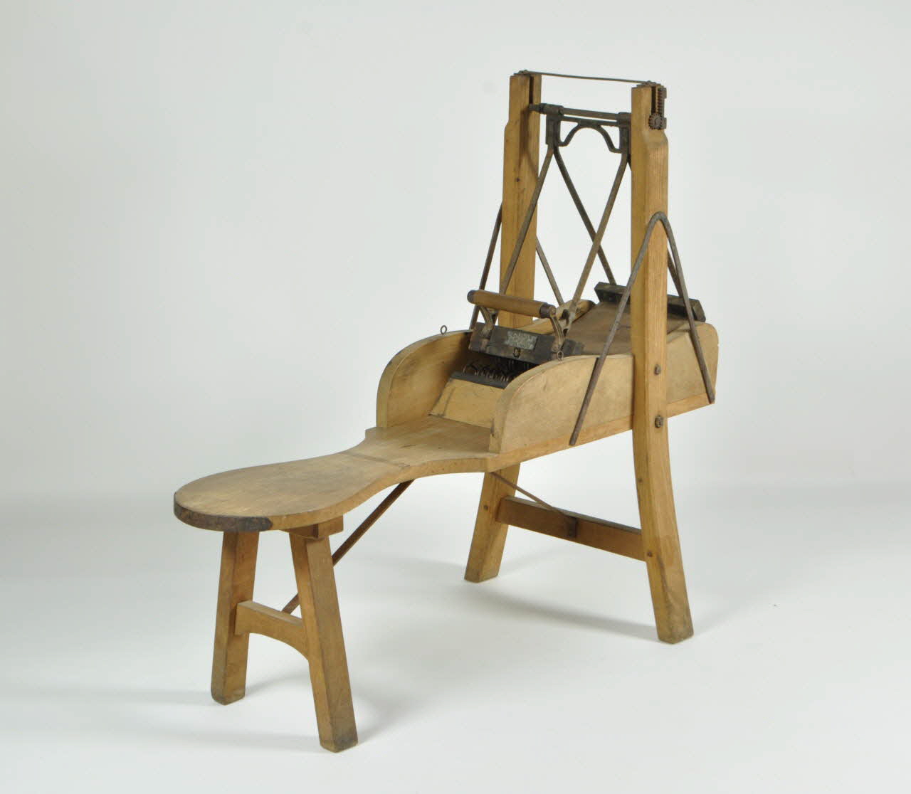 Joly CARDEUSE A MAIN Bourgogne, France 1935 1972.105.271 Photo Mucem