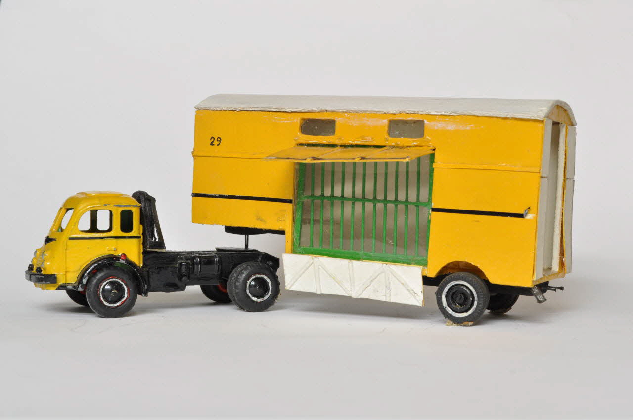 figurine 1973.101.1.28.1-2 Photo Mucem