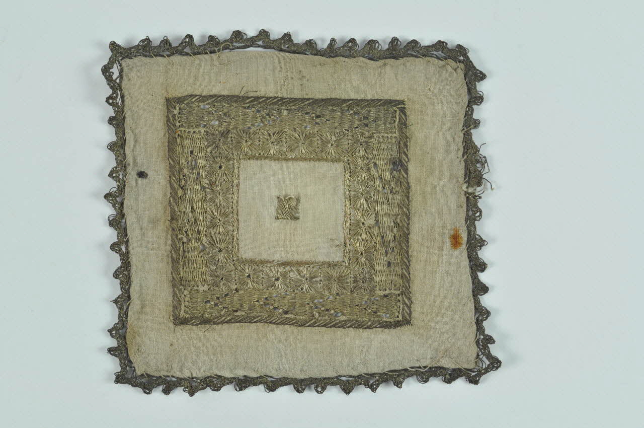 CARRE DE TISSU 1900 1973.107.85 Photo Mucem