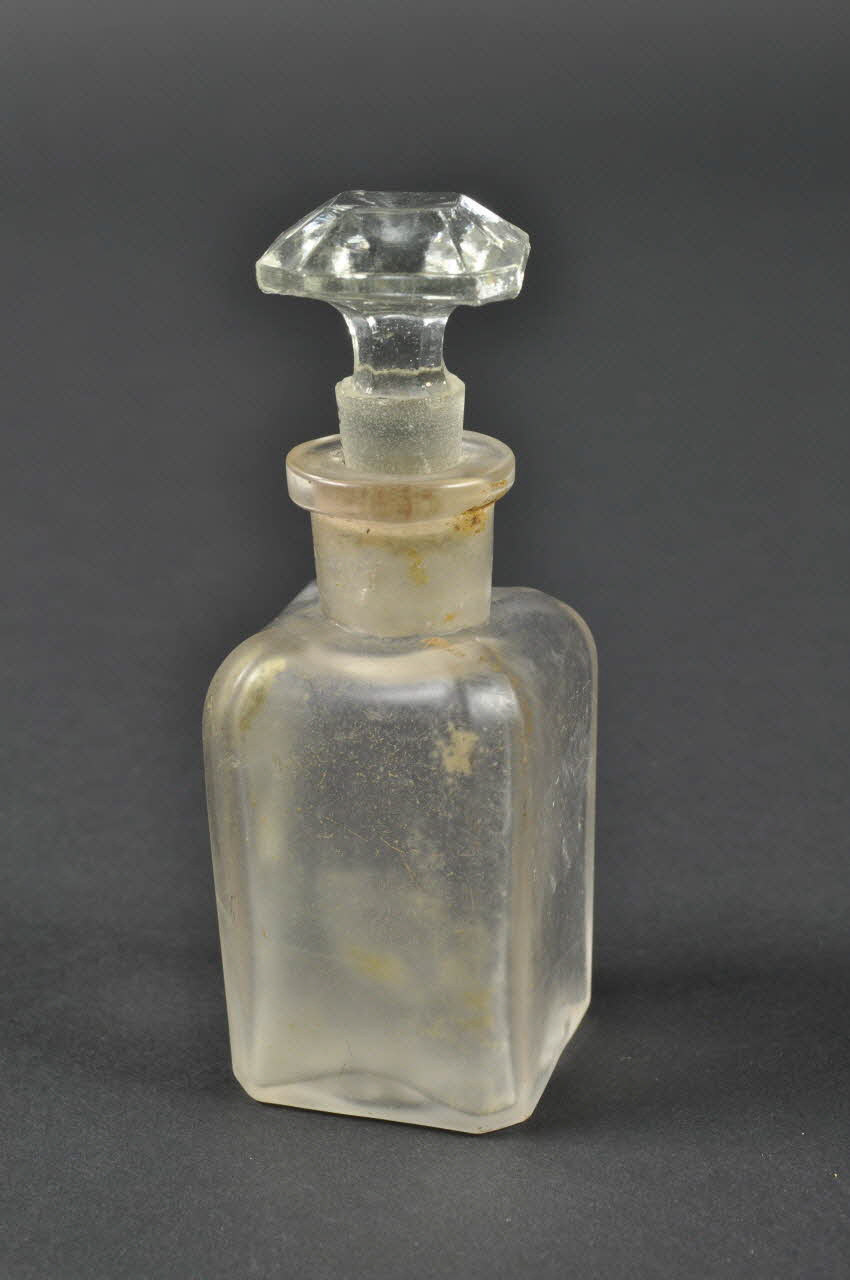 bouteille (objet domestique) 1900-1973 1973.110.300.1-2 Photo Mucem