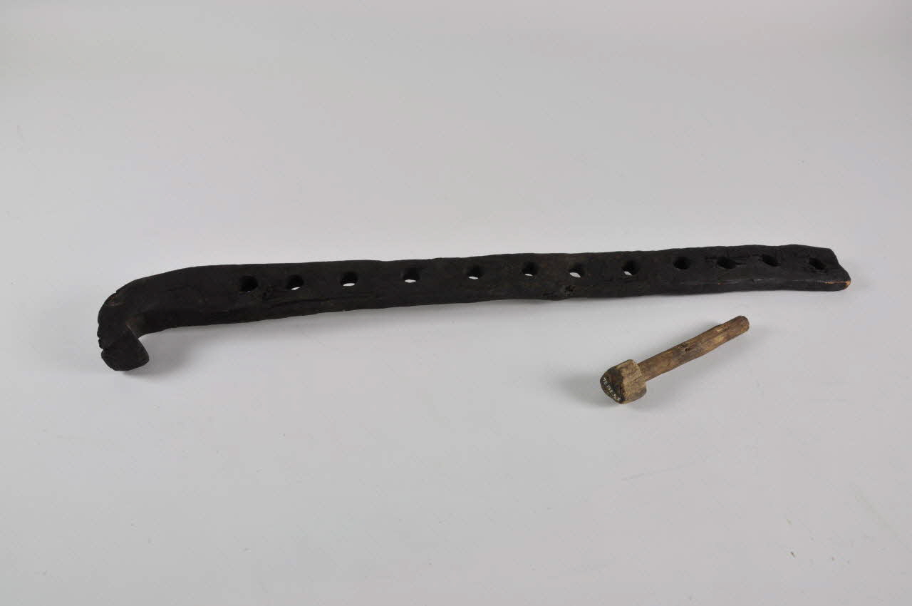 porte-lampe Rhône-Alpes, France 1900 1972.132.5.1-2 Photo Mucem