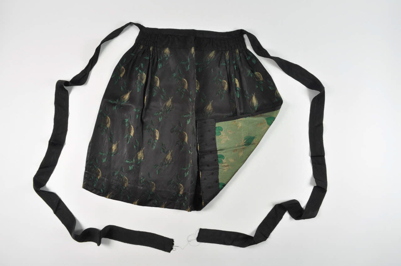 tablier De la grande vallée de MUNSTER 1972.136.3 Photo Mucem