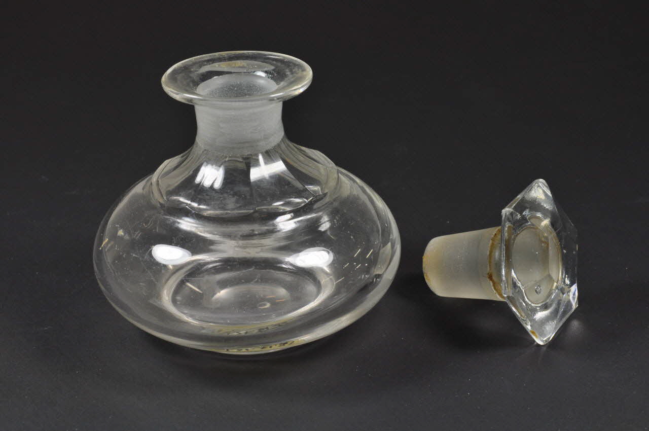 flacon de toilette 1900-1950 1972.14.16 1-2 Photo Mucem