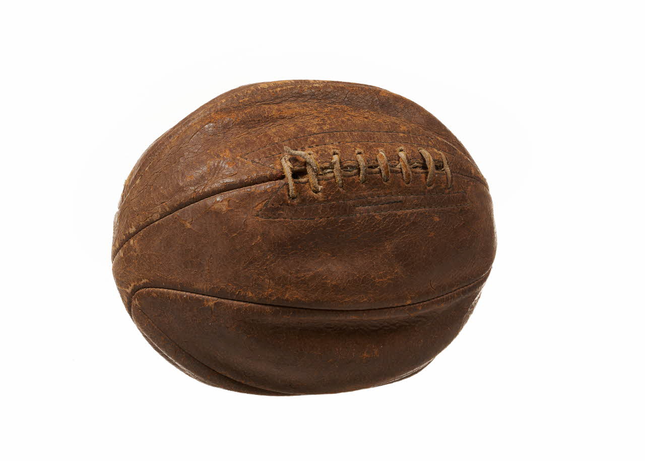 ballon de rugby 2014.6.5 Photo Mucem/ Yves Inchierman